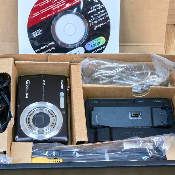 Casio EXILIM EX-Z600 6MP Digital Camera, 3x Optical Zoom, Black - Picture 3 of 11